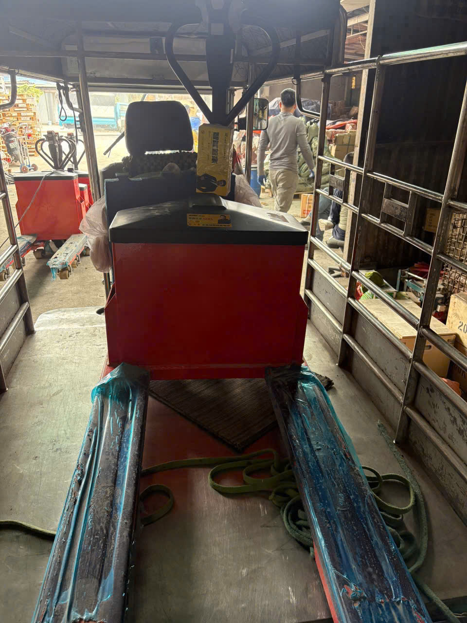 xe nâng điện&nbsp; 3000kg&nbsp; bảo hành 6 tháng